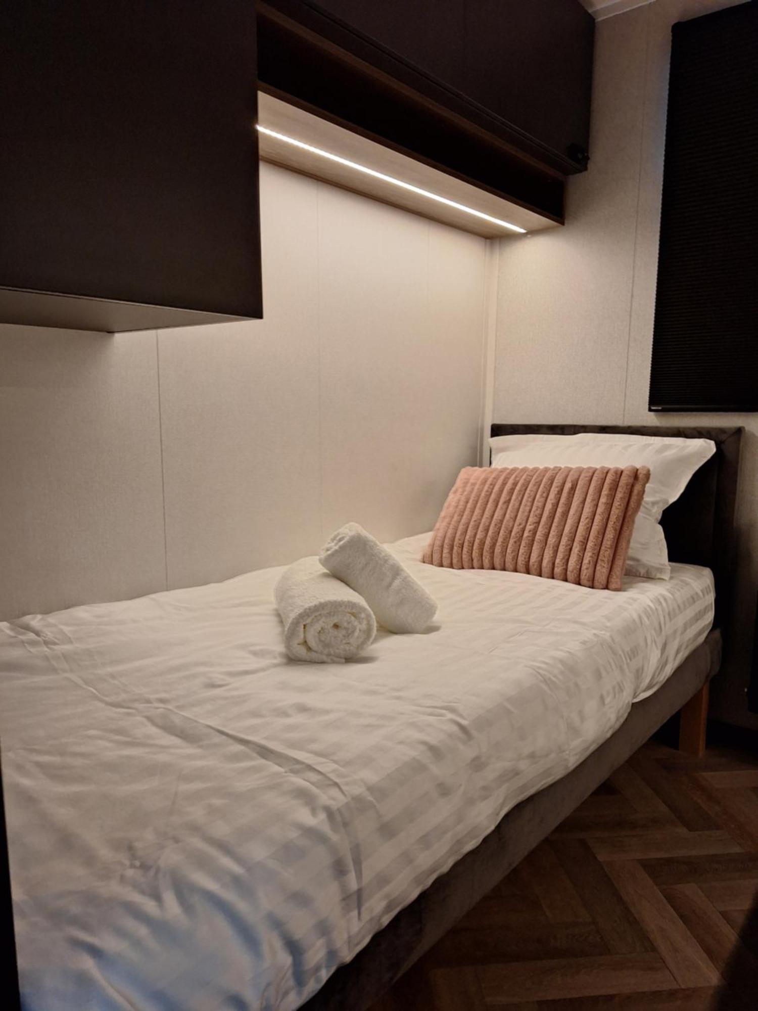 'Relax Lodge Sea' - Wellness Lodge In Zeeland - Private Sauna - Airco - Garden - Outdoor Swimming Pool - Free Wifi, Towels & Bed Linen Heinkenszand Ngoại thất bức ảnh